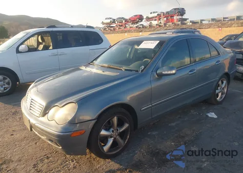 2004 Mercedes-Benz C 320 4Matic z USA, uszkodzony, nr VIN WDBRF84J54F498933